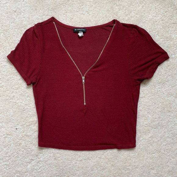 ❌SOLD❌ Zipper plunge neck cropped tee - Picture 1 of 2